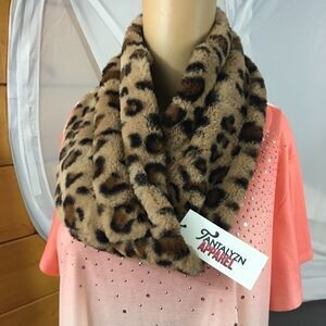 Tantalyzn Apparel Infinity Scarf Cheetah Fluffy